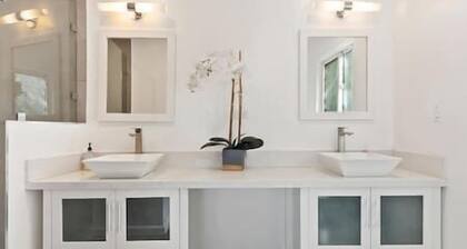 Huge 4/3 modern home by Universal studio/Hollywood