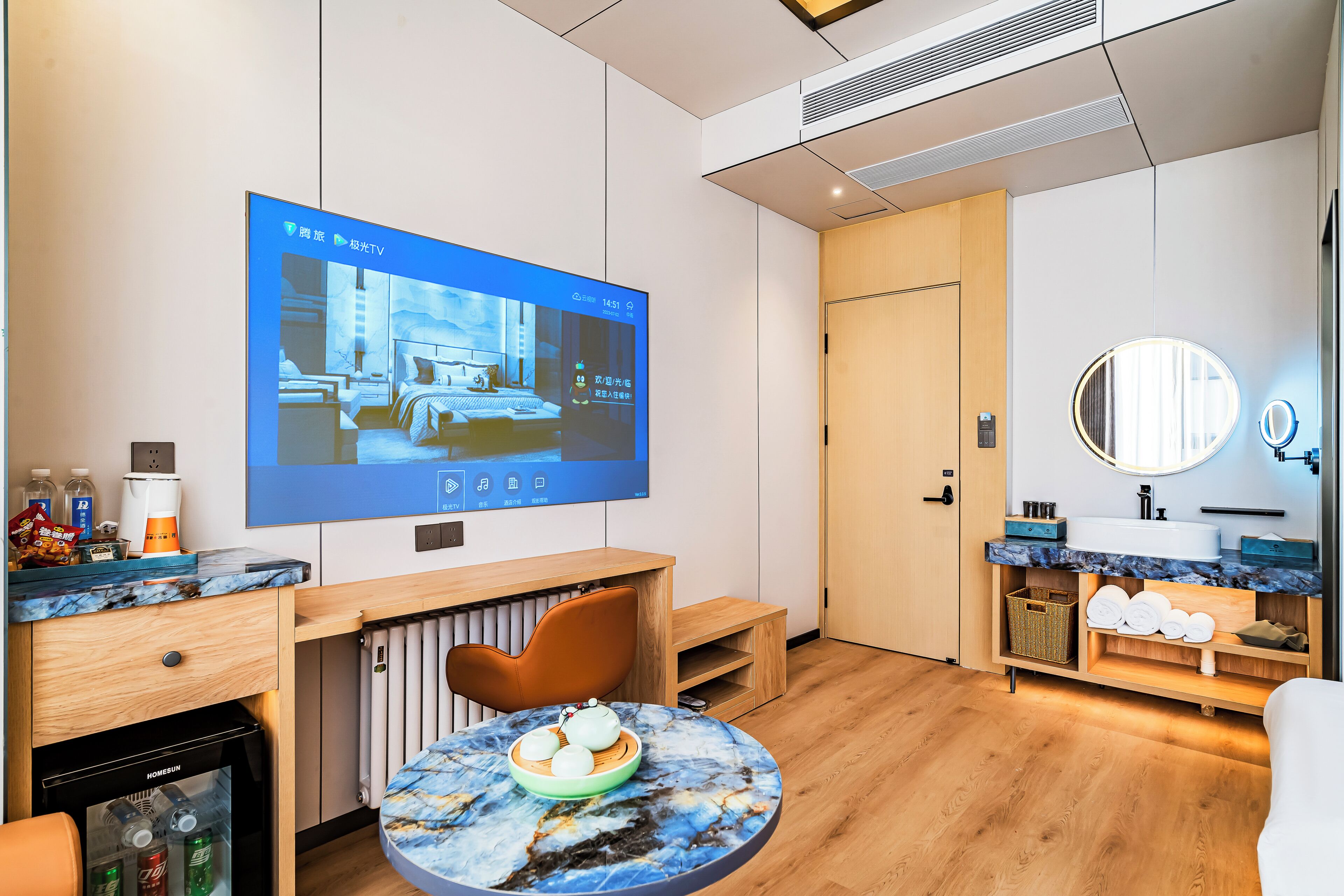 Free WiFi, bed sheets