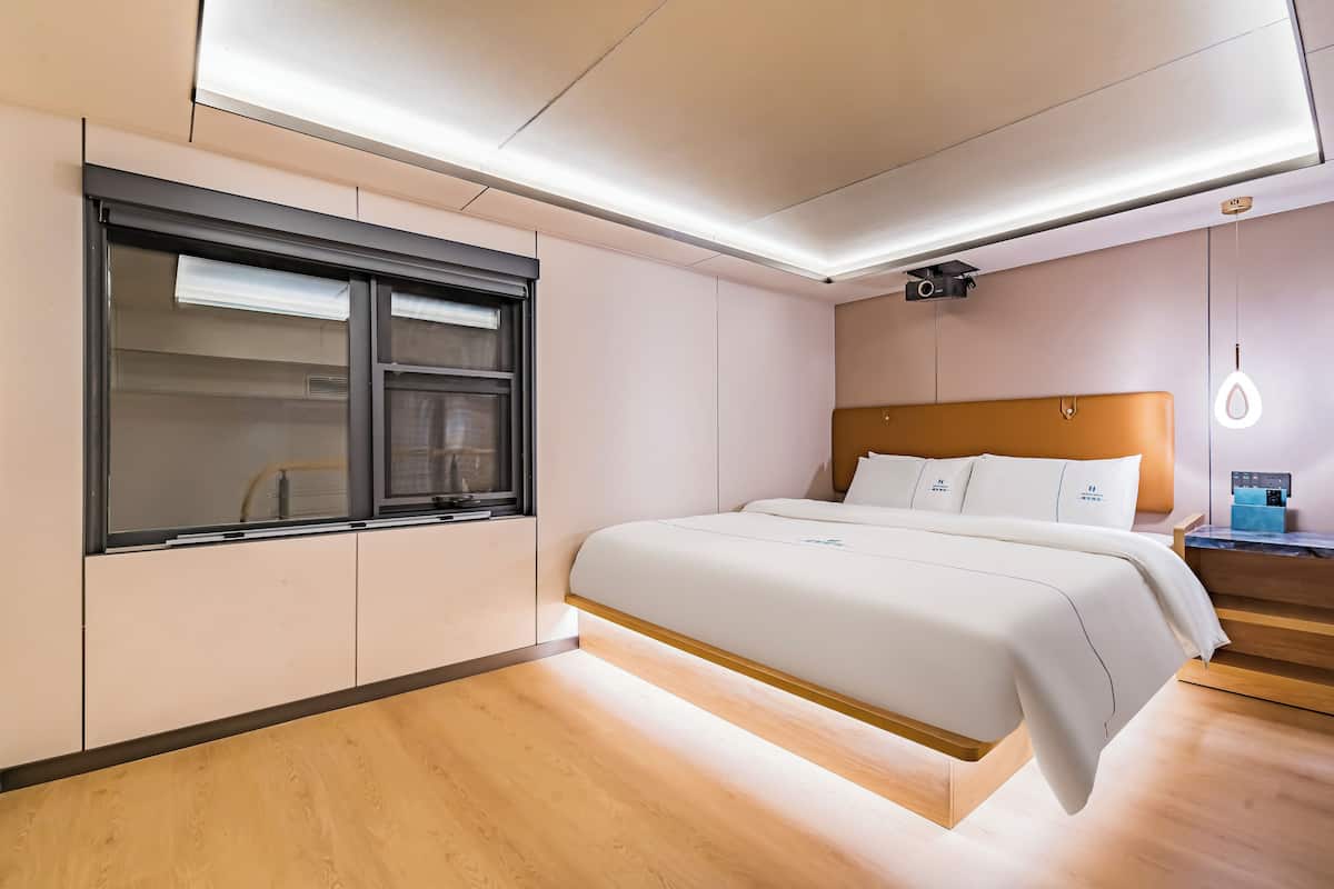 Exclusive Single Room | Free WiFi, bed sheets