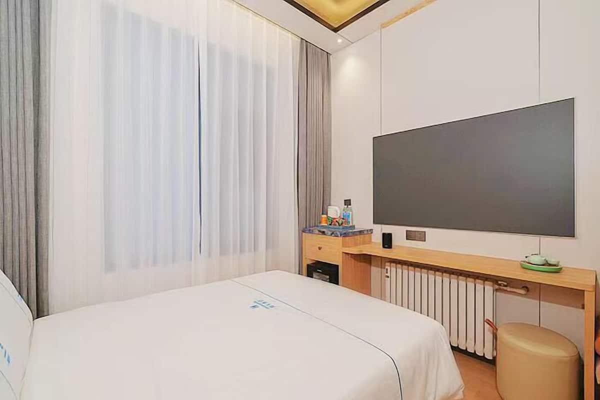 Business Single Room | Free WiFi, bed sheets