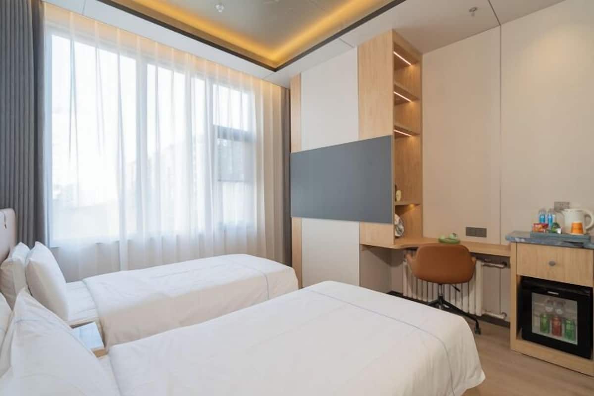 Free WiFi, bed sheets