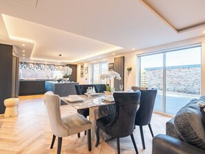 Dining - Harbour Nights Deluxe 7D by Interhome (Lossiemouth)