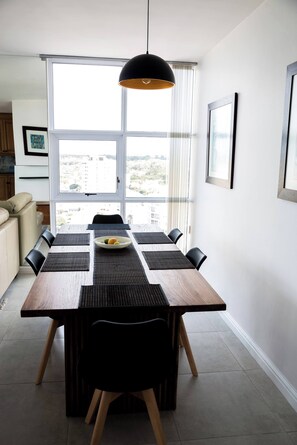 Appartement, 3 chambres, accessible aux personnes à mobilité réduite, fumeur | Salle à manger