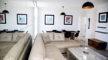 Departamento, 3 habitaciones, con acceso para personas discapacitadas, balcón | Sala de estar