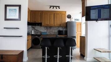 Apartment, 3 Bedrooms, Accessible, Smoking | Interior