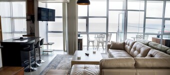 Luxurious 3-bedroom Apartment With Ocean Views in Cape Town