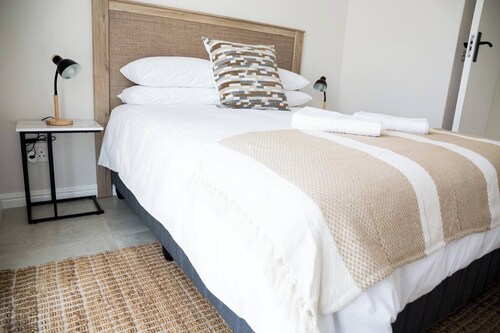 Luxurious 3-bedroom Apartment With Ocean Views in Cape Town