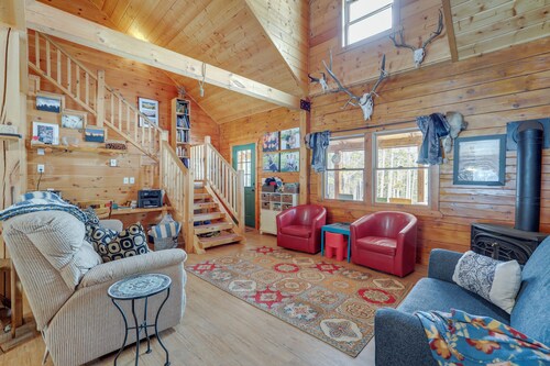 2 Mi to Skiing: Casper Cabin w/ Mtn Views!