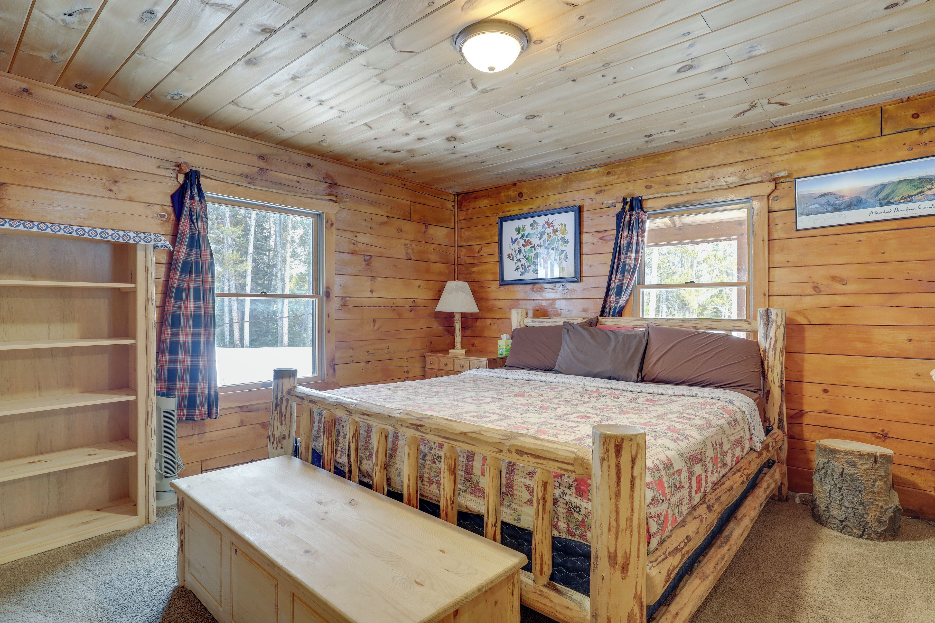 3 bedrooms, desk, iron/ironing board, internet