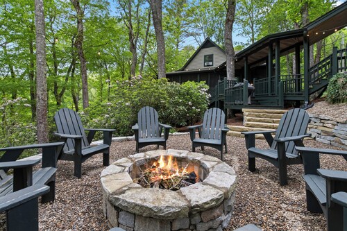 Hillside Terrace | Serene Mountain Retreat With Breathtaking Mountain Views