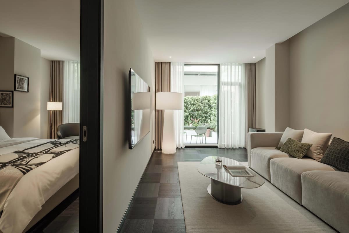 Romantic Suite, Courtyard View