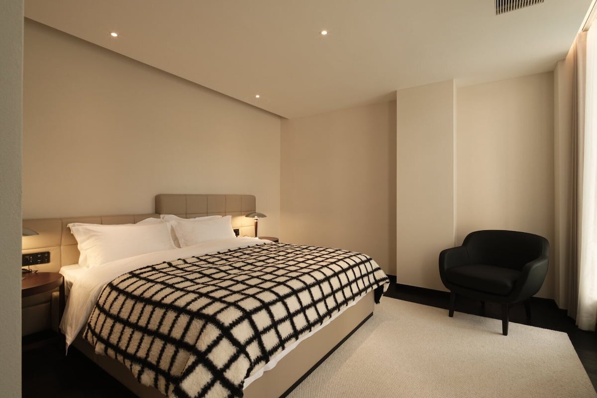 Basic Suite, Courtyard View