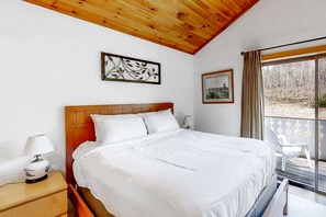 2 bedrooms, desk, iron/ironing board, free WiFi - Stunning Mt Washington Views (Bartlett)