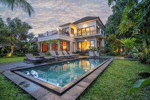 A two-story house with a swimming pool, outdoor seating, and lush greenery. - Mardika Private Villa Ubud (Ubud)