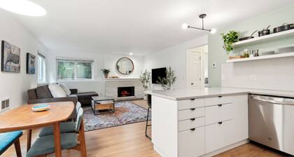 2 bedroom, 1.5 bath Condo w/free Parking, Kitchen, WiFi, W/D & 97% walk score