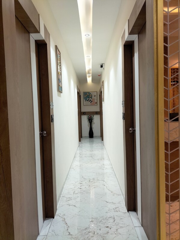 Living area - Hotel Paris Plaza (Ahmedabad)