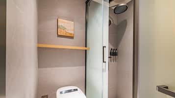 Standard Double Room | Bathroom | Shower, rainfall showerhead, eco-friendly toiletries, hair dryer