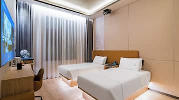 Standard Double Room | Desk, laptop workspace, blackout curtains