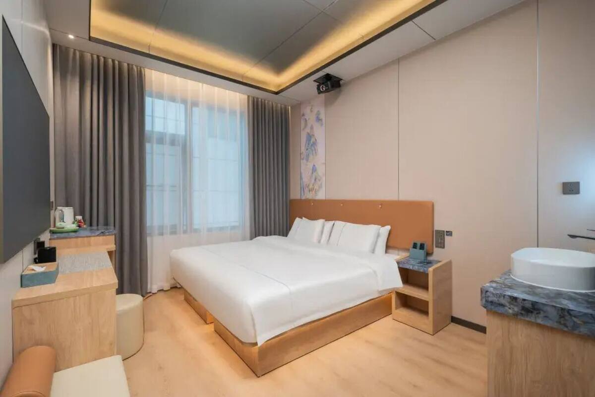 Standard Single Room | Desk, laptop workspace, blackout drapes, iron/ironing board (on request)