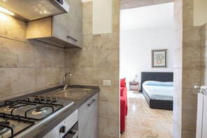 Jääkaappi, uuni, liesi