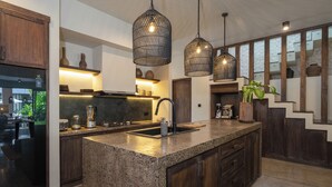 Villa, bassengutsikt | Eget kjøkken