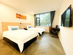 A hotel room with two beds, a desk, a chair, and a large window. - Shenzhen Welcome Inn (Shenzhen)