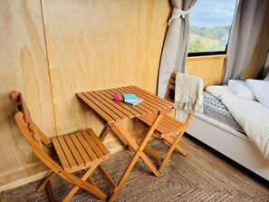 2 bedrooms, WiFi, bed sheets - Ataahua HighlandA little slice of Paradise- Off Grid retreat. (Te Kopuru)