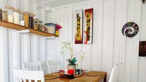 Dining - Ataahua HighlandA little slice of Paradise- Off Grid retreat. (Te Kopuru)