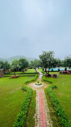Property grounds - THE HILL VIEW - SWIMMING POOL & RESORT (Amer)