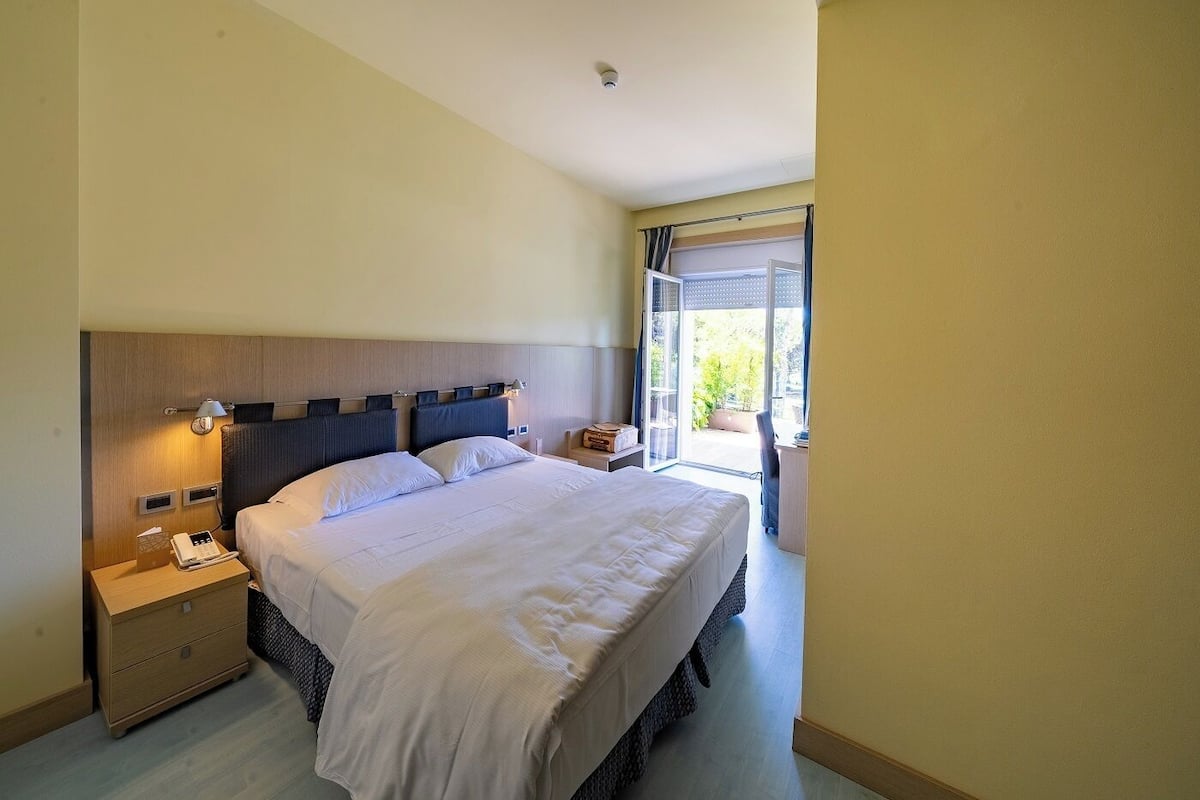 In-room safe, desk, blackout curtains, soundproofing