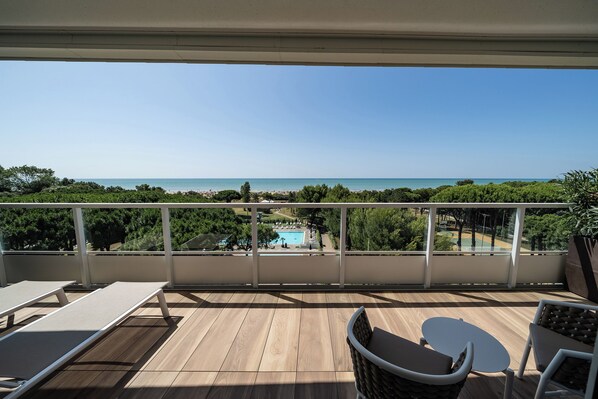 Deluxe Suite | Terrace/patio