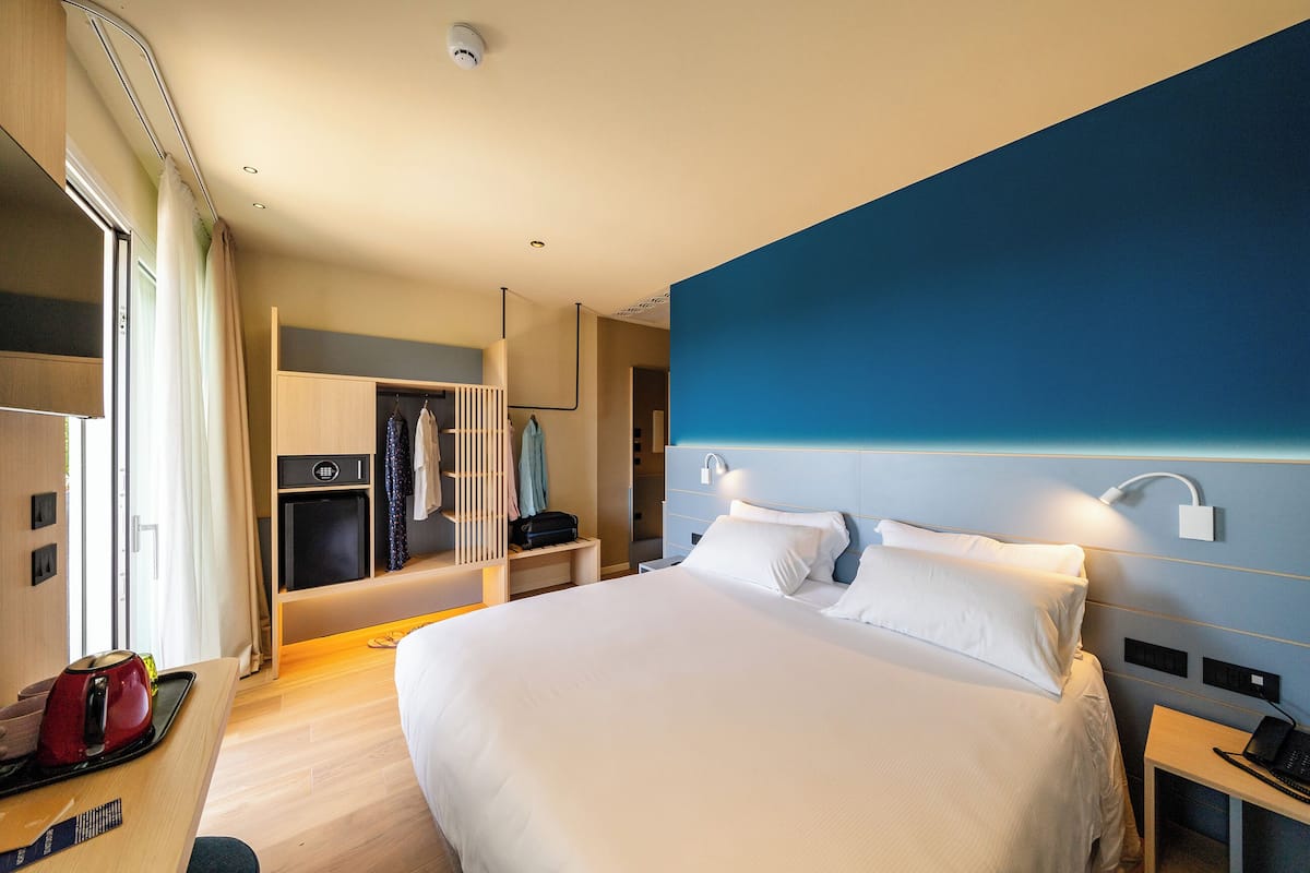 In-room safe, desk, blackout curtains, soundproofing