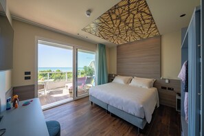 Suite | In-room safe, desk, blackout curtains, soundproofing