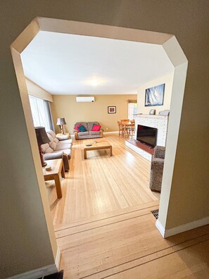 A living room with a sofa, coffee table, and fireplace. - 2 Bedroom Central Penticton Home (Penticton)