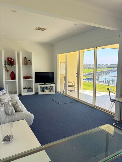 Kristina`s Place - 2 Bedroom - Water views