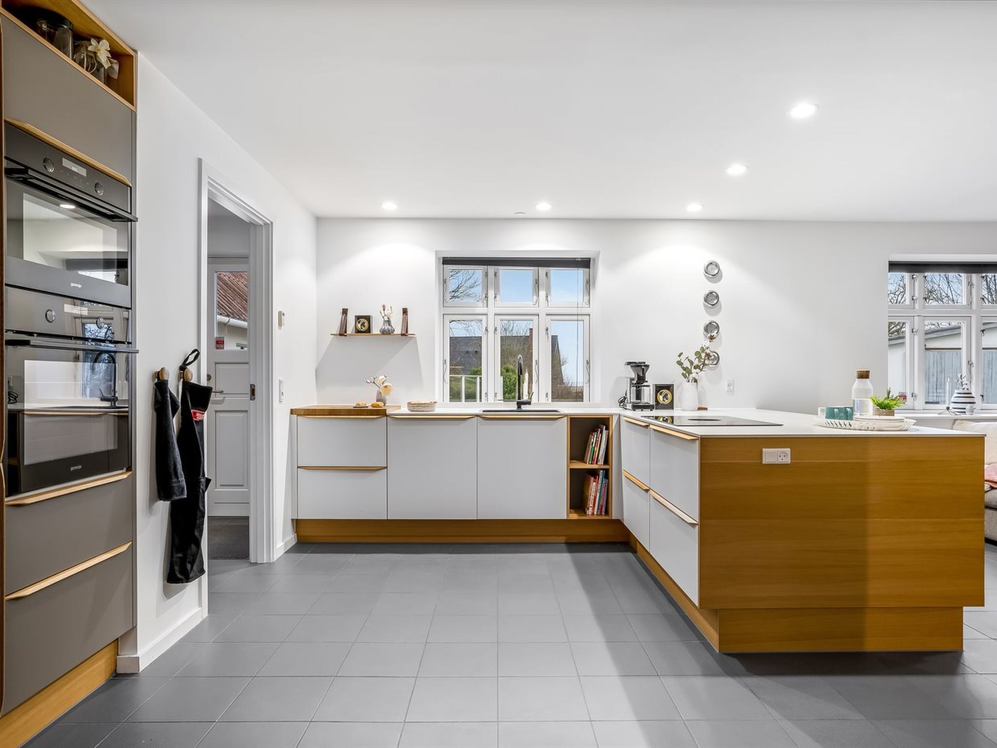 Refrigerador, microondas, horno y lavavajillas 