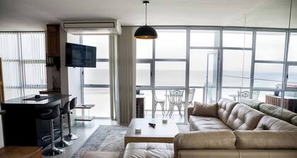 Luxurious 3-Bedroom Apartment with Ocean Views in Cape Town