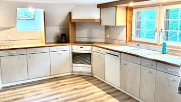 Refrigerador, horno, parrilla de estufa y lavavajillas