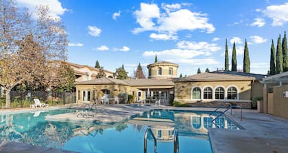 Furnished 2bd 2ba Condo w/ Loft & Garage in Gated Community – Poolside Retreat