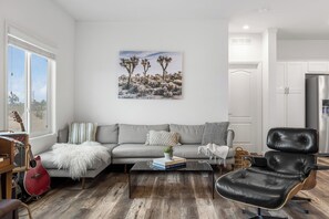 Smart TV, ping pong - Pool, Spa, Pickleball & Piano | Near Pioneertown | Harmony House by AvantStay (Yucca Valley)