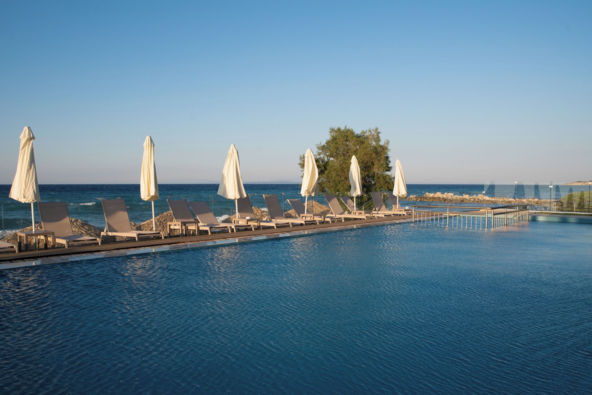 حمّام سباحة خارجي موسمي