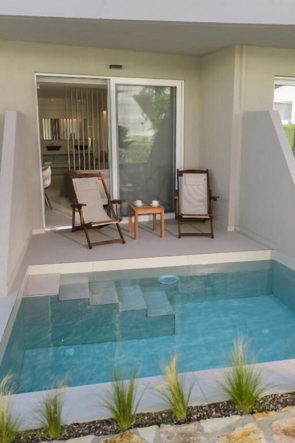 Junior Suite, 2 Single Beds | Minibar, free WiFi, bed sheets