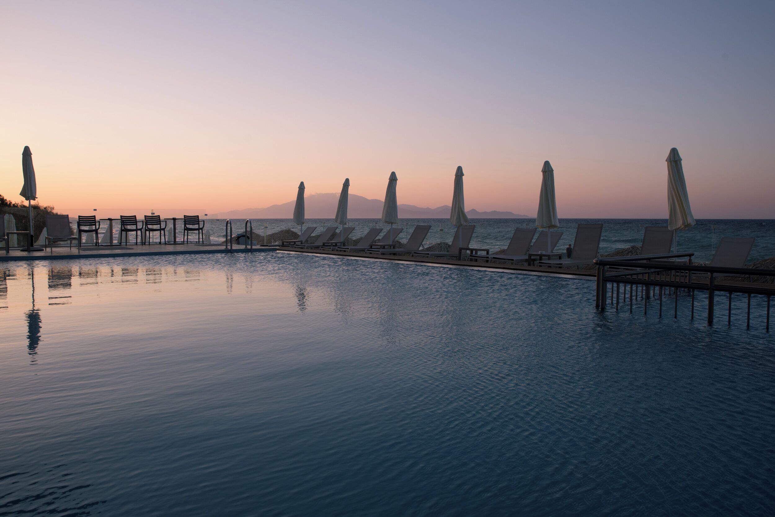 Kolam renang terbuka bermusim 