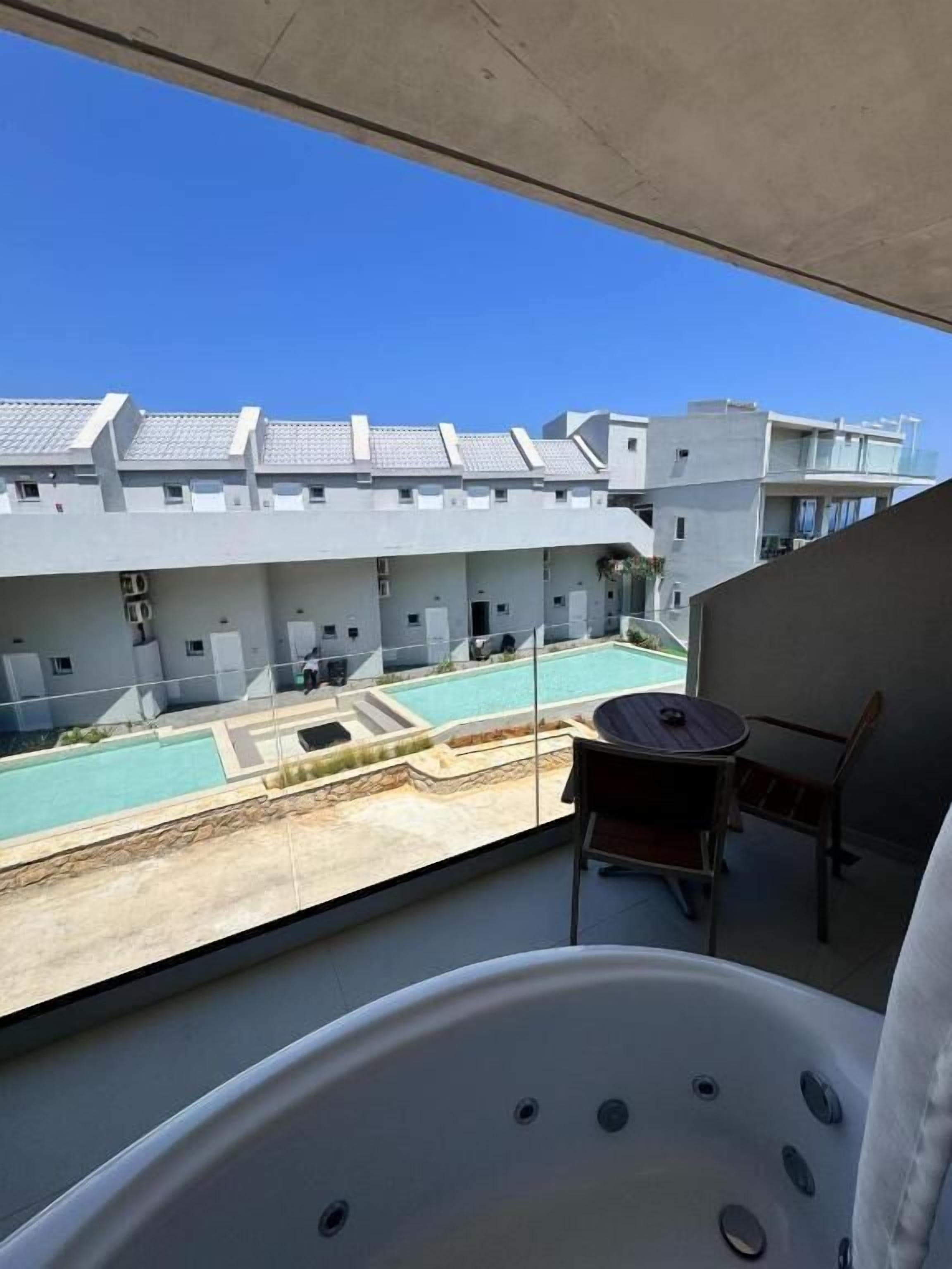 Suite, 2 Twin Beds | Minibar, free WiFi, bed sheets