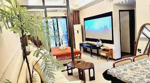 Luxury Studio Suite, Multiple Beds, Kitchen, Partial Ocean View | Premium bedding, individually decorated, desk, laptop workspace