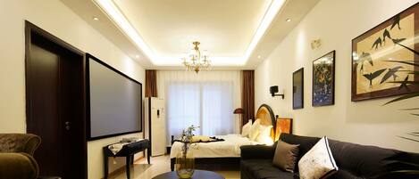 Luxury Studio Suite, Multiple Beds, Kitchen, Partial Ocean View