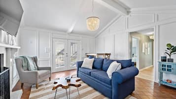 Smart TV, fireplace, books