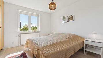 3 bedrooms, in-room safe, iron/ironing board, free WiFi