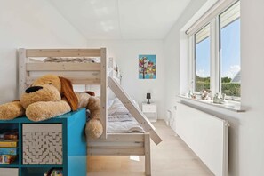 3 bedrooms, in-room safe, iron/ironing board, free WiFi