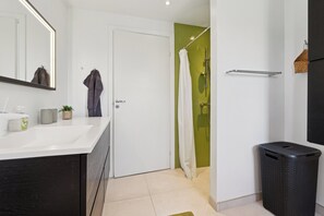 Douche, sèche-cheveux